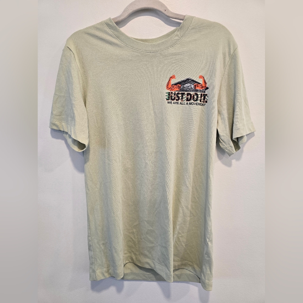 Nike Mens Light Green Graphic Tee Size Small Nwt.